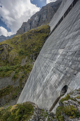 Staumauer von Grand Dixance (285m hoch)