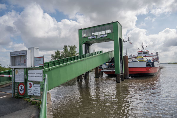 Elbfähre bei Glückstadt
