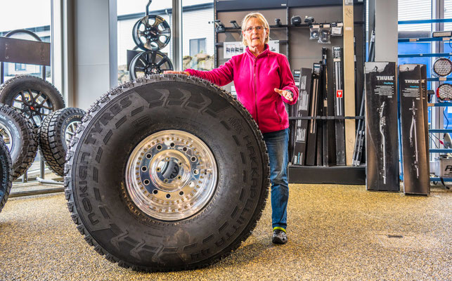 Besuch bei Arctic Trucks in Reykjavik