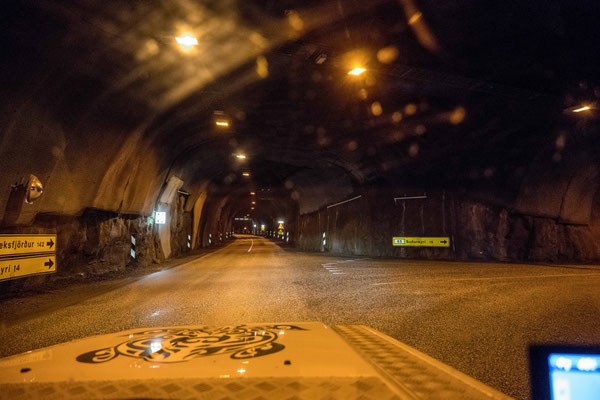 Tunnelgabelung mitten im Berg