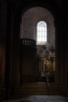 Wer bringt Licht ins Dunkel - © Helga Jaramillo Arenas - Fotografie und Poesie / Juli 2020