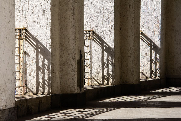 Schattenlicht (2) - © Helga Jaramillo Arenas - Fotografie und Poesie / September 2018