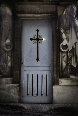 Das Licht in der Tür - © Helga Jaramillo Arenas - Fotografie und Poesie / August 2018