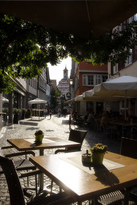 Der Abend in der Marktstraße / Öhringen - © Helga Jaramillo Arenas - Fotografie und Poesie / Juli 2017
