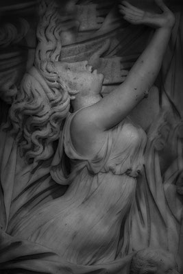 Der Fluch der übergroßen Lasten - © Helga Jaramillo Arenas - Fotografie und Poesie / August 2019