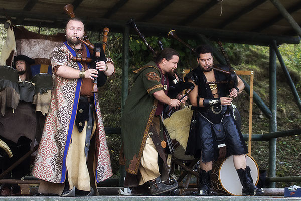 Die Spielleute Tarranis/Mittelalterfest auf der Ronneburg 2017 - © Helga Jaramillo Arenas - Fotografie und Poesie / Oktober 2017