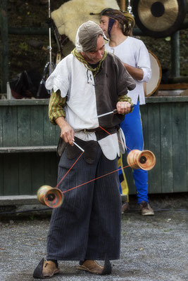 Jonglierkunst/Mittelalterfest auf der Ronneburg 2017 - © Helga Jaramillo Arenas - Fotografie und Poesie / Oktober 2017