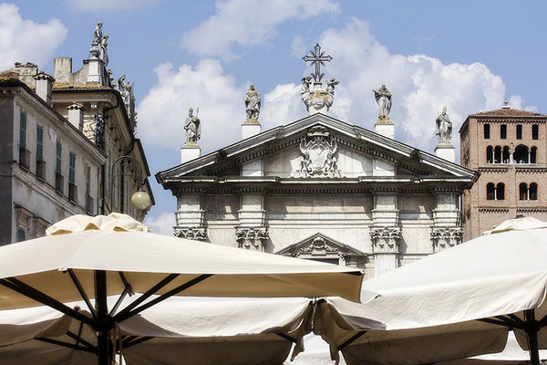 Frühlingsfreude / Piazza Sordello - Mantova Italien - © Helga Jaramillo Arenas - Fotografie und Poesie / Juni 2018