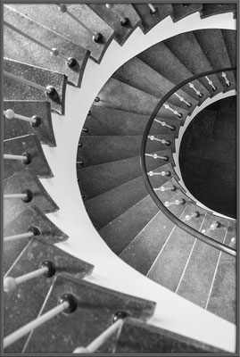 Im Treppenhaus (2) - © Helga Jaramillo Arenas - Fotografie und Poesie / August 2018