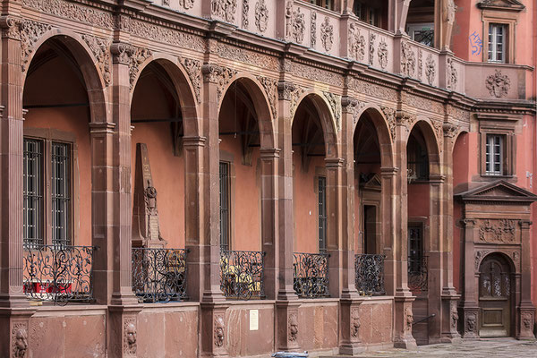 Herausgeputzt / Isenburger Schloß Offenbach - © Helga Jaramillo Arenas - Fotografie und Poesie / Januar 2017