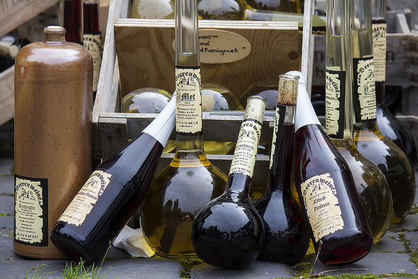 Wein und Met (2)/Mittelalterfest in Heusenstamm 2017 - © Helga Jaramillo Arenas - Fotografie und Poesie / Oktober 2017