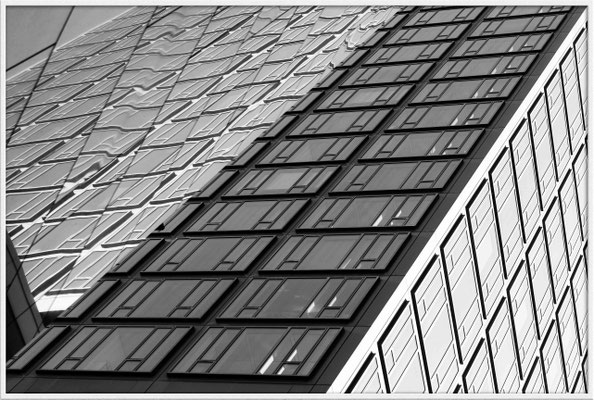 Schräglage (2) - © Helga Jaramillo Arenas - Fotografie und Poesie / Juni 2017
