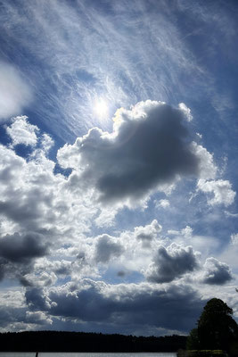 Der Weg der Wolken - © Helga Jaramillo Arenas - Fotografie und Poesie / Mai 2025