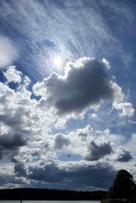 Der Weg der Wolken - © Helga Jaramillo Arenas - Fotografie und Poesie / Mai 2025