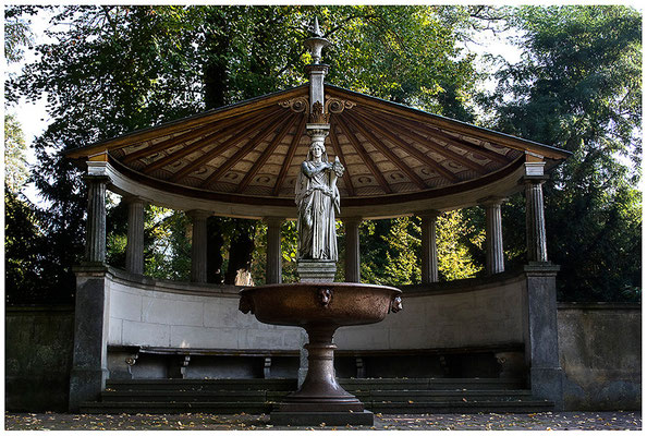 Einladung zum Verweilen / Klein Glienicke, Berlin -  © Helga Jaramillo Arenas - Fotografie und Poesie / Juni 2012