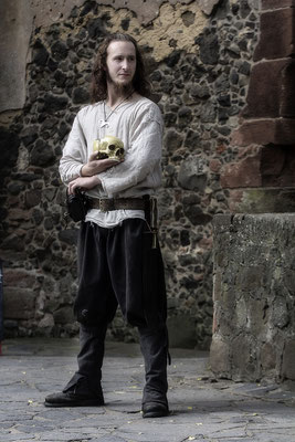...den Tod auf Händen tragen (2)/Mittelalterfest auf der Ronneburg 2017 - © Helga Jaramillo Arenas - Fotografie und Poesie / Oktober 2017