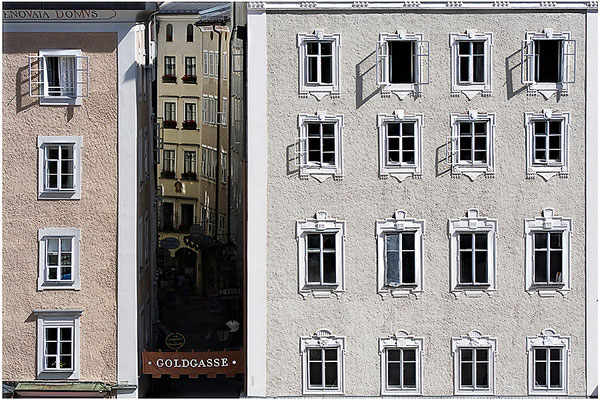 Blick in die Goldgasse / Salzburg - © Helga Jaramillo Arenas - Fotografie und Poesie / Arenas August 2012