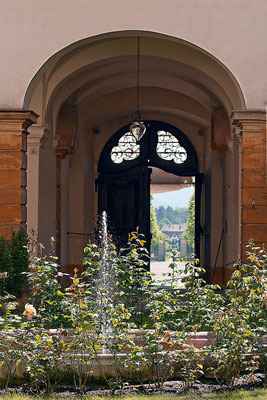 Verlockender Ausblick / Schloß Seehof Memmelsdorf - © Helga Jaramillo Arenas - Fotografie und Poesie / Juni 2015 