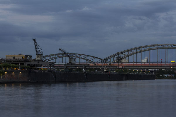 Der Abend am Fluss - © Helga Jaramillo Arenas - Fotografie und Poesie / Juli 2017