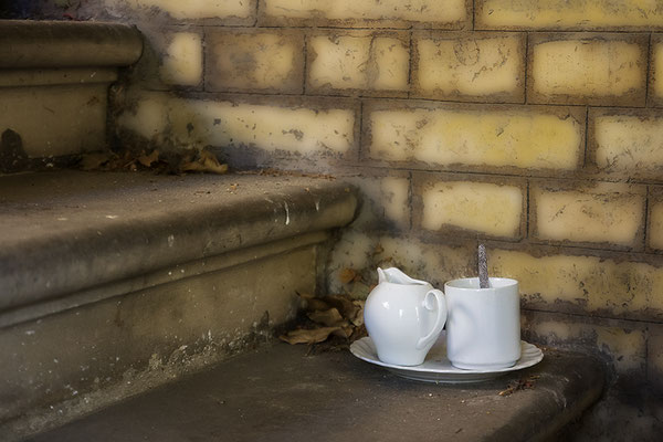 Die Kaffeepause ist zu Ende - © Helga Jaramillo Arenas - Fotografie und Poesie / Januar 2026