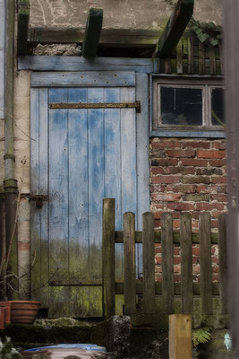 Die blaue Tür -  © Helga Jaramillo Arenas - Fotografie und Poesie / April 2021