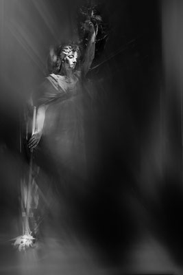 Zeichen - © Helga Jaramillo Arenas - Fotografie und Poesie / Mai 2025