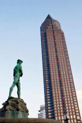 Hermes in der Moderne - © Helga Jaramillo Arenas - Fotografie und Poesie / März 2014