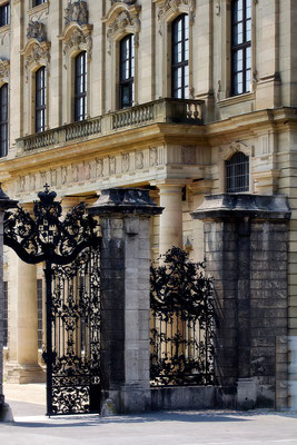 Geöffnete Tore / Würzburger Residenz - © Helga Jaramillo Arenas - Fotografie und Poesie / August 2015