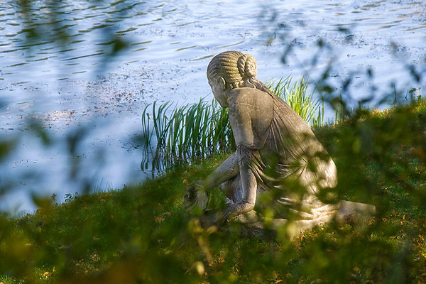 Das Mädchen am See / Gartenreich Wörlitz - © Helga Jaramillo Arenas - Fotografie und Poesie / März 2015