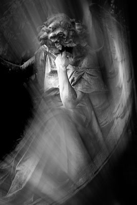 Abgewandt  -  © Helga Jaramillo Arenas - Fotografie und Poesie / Februar 2023