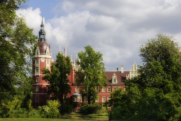 Das Schloß in den Wolken - Bad Muskau - Schloß Muskau - © Helga Jaramillo Arenas - Fotografie und Poesie / Juni 2026