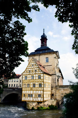 Umgeben von Fluten / Altes Rathaus Bamberg - © Helga Jaramillo Arenas - Fotografie und Poesie / Juni 2015