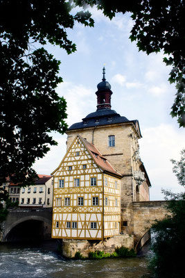 Umgeben von Fluten / Altes Rathaus Bamberg - © Helga Jaramillo Arenas - Fotografie und Poesie / Juni 2015