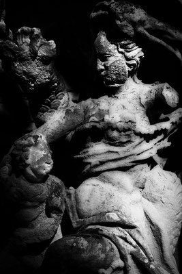 Die Zeit und das Wehklagen (2) -  © Helga Jaramillo Arenas - Fotografie und Poesie / September 2023