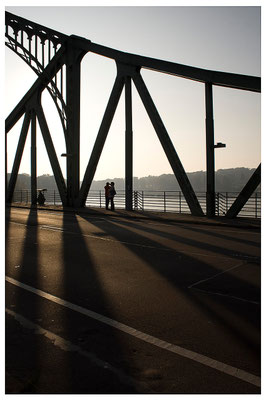 Schattenwurf / Berlin-Glienicker Brücke - © Helga Jaramillo Arenas - Fotografie und Poesie / Oktober 2011