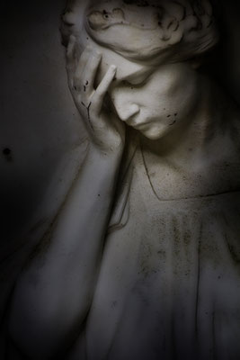 Am Abgrund -  © Helga Jaramillo Arenas - Fotografie und Poesie / Juni 2021 