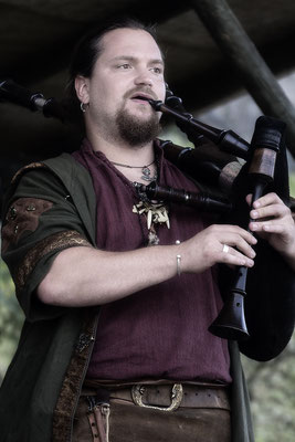 Die Spielleute Tarranis/Mittelalterfest auf der Ronneburg 2017 - © Helga Jaramillo Arenas - Fotografie und Poesie / Oktober 2017