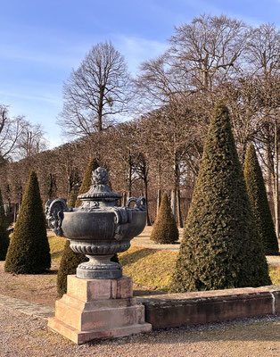 Majestätische Umgebung - Schwetzingen - © Helga Jaramillo Arenas - Fotografie und Poesie / Dezember 2025