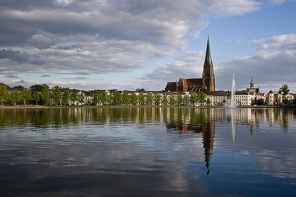 Am stillen Wasser / Schwerin - © Helga Jaramillo Arenas - Fotografie und Poesie / Juni 2012