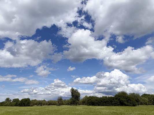 Der Himmel über mir - © Helga Jaramillo Arenas - Fotografie und Poesie / Mai 2026