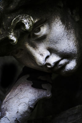 Blicke senken -  © Helga Jaramillo Arenas - Fotografie und Poesie / Februar 2023
