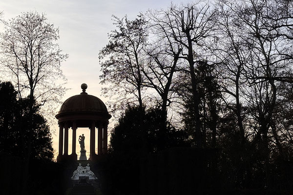 Apoll III. - Schwetzingen - © Helga Jaramillo Arenas - Fotografie und Poesie / Dezember 2025