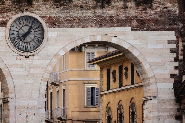 Zeitfenster / Verona - © Helga Jaramillo Arenas - Fotografie und Poesie / Juni 2018