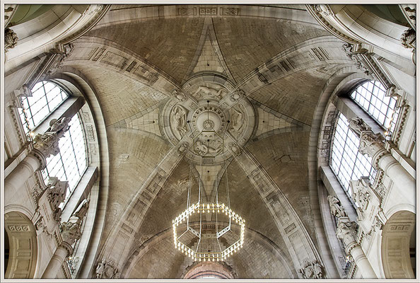 Der Blick nach oben - © Helga Jaramillo Arenas - Fotografie und Poesie / Juni 2017