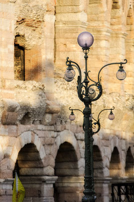 Bei Licht besehen / Arena di Verona (2) - © Helga Jaramillo Arenas - Fotografie und Poesie / Juni 2018
