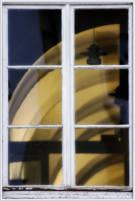 Im Fenster - © Helga Jaramillo Arenas - Fotografie und Poesie / Dezember 2017
