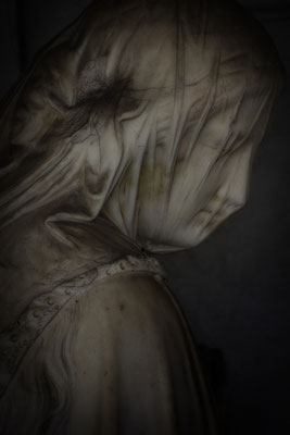 In die Schatten gehen - © Helga Jaramillo Arenas - Fotografie und Poesie / Juli 2018