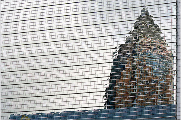 Wenn der Turm in die Häuser fällt - © Helga Jaramillo Arenas - Fotografie und Poesie / März 2015