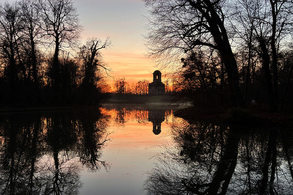 Feuer am Himmel - Schwetzingen - © Helga Jaramillo Arenas - Fotografie und Poesie / Dezember 2025
