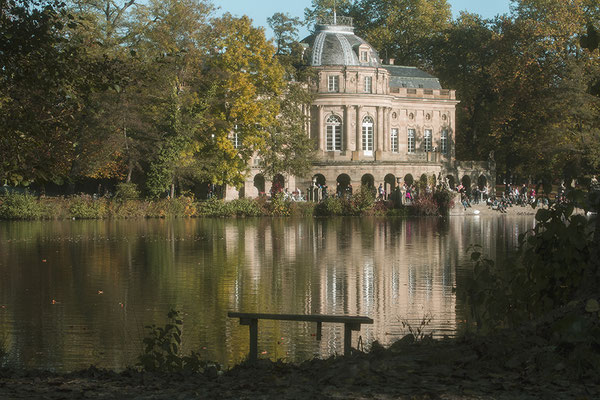 Ein Schloß im Herbst - Schloß Monrepos / Ludwigsburg - © Helga Jaramillo Arenas - Fotografie und Poesie / Dezember 2016 